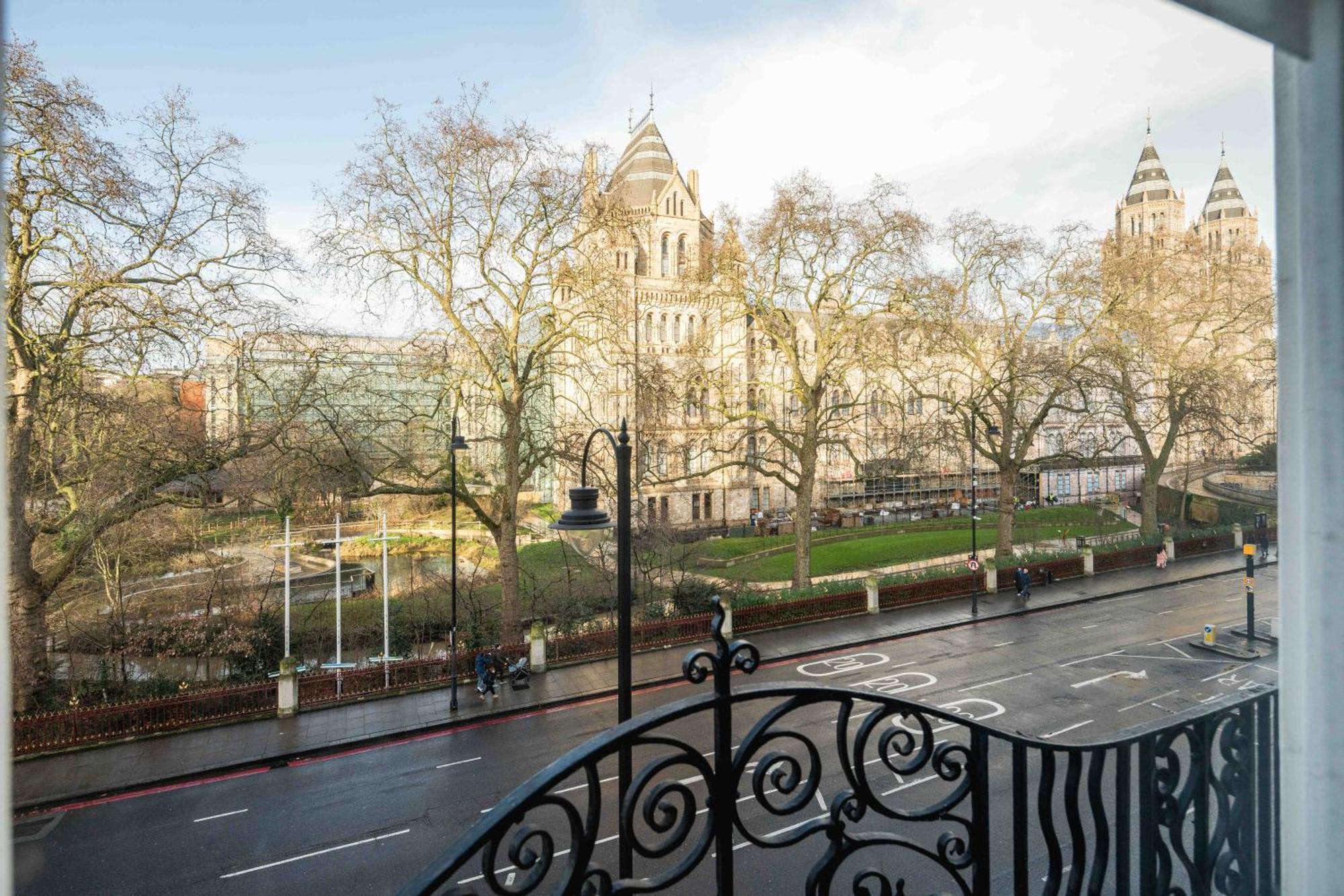 Kensington Muse Apartment Лондон Екстериор снимка